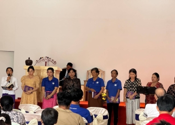 លោកគ្រូគង្វាល ហម គីមលី បានដឹកនាំការ ថ្វាយបង្គំព្រះនៅពួកជំនុំយូនីធី