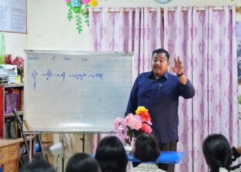 សកម្មភាពប្រធានកំពុងបង្រៀន និងពង្រឹងក្រុមការងារ ក្នុងកិច្ចការបំរើព្រះជាម្ចាស់នៅខេត្តបាត់ដំបង